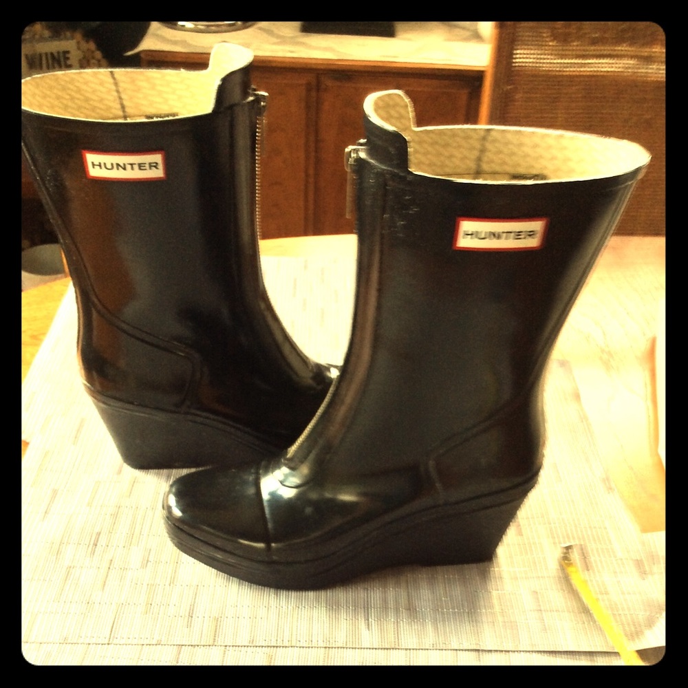 Hunter wedge boots